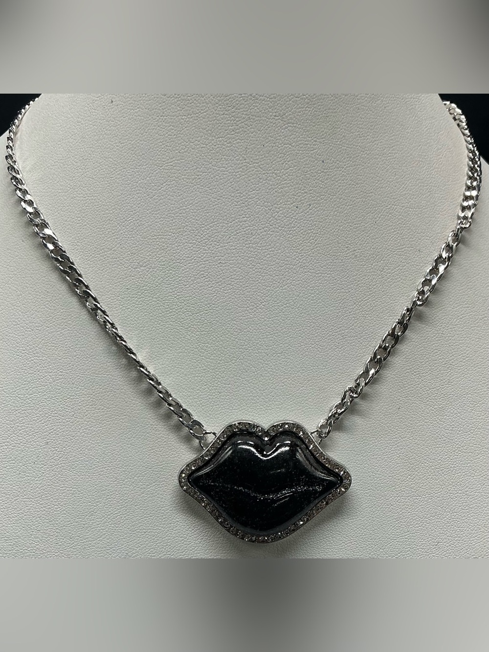 SILVER TONE BLACK LIP PENDANT NECKLACE LINED WITH RHINESTONES